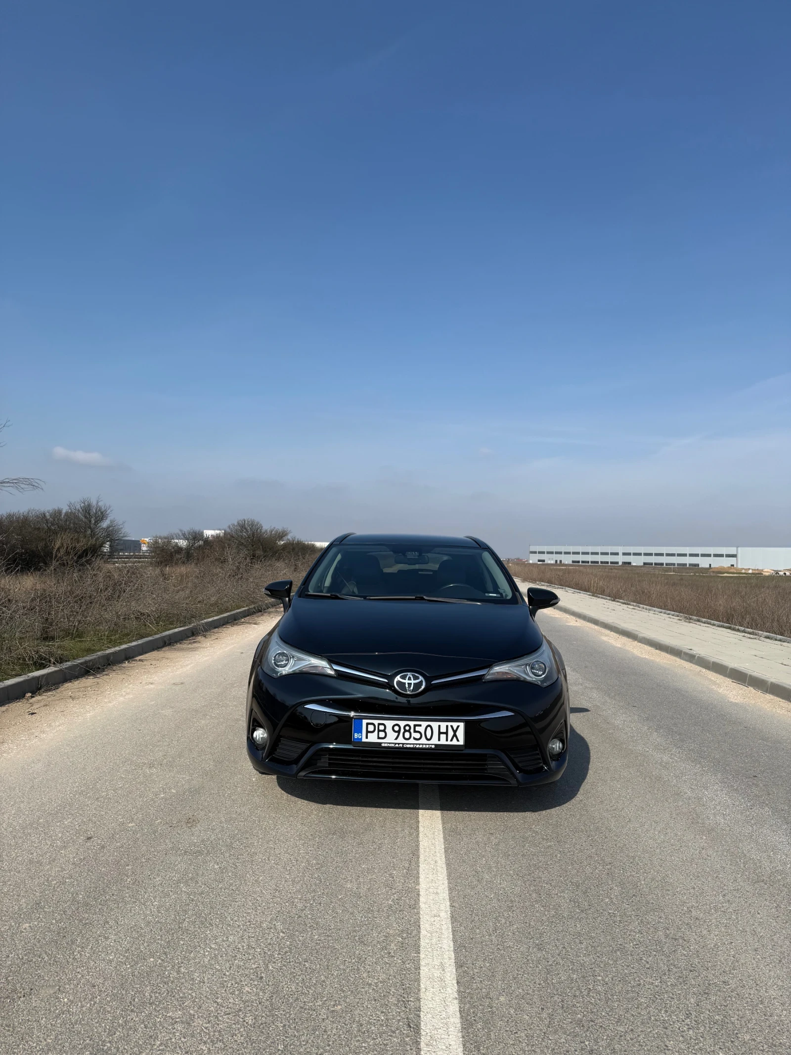 Toyota Avensis 1.8 Executive+ , снимка 2 - Автомобили и джипове - 53765883