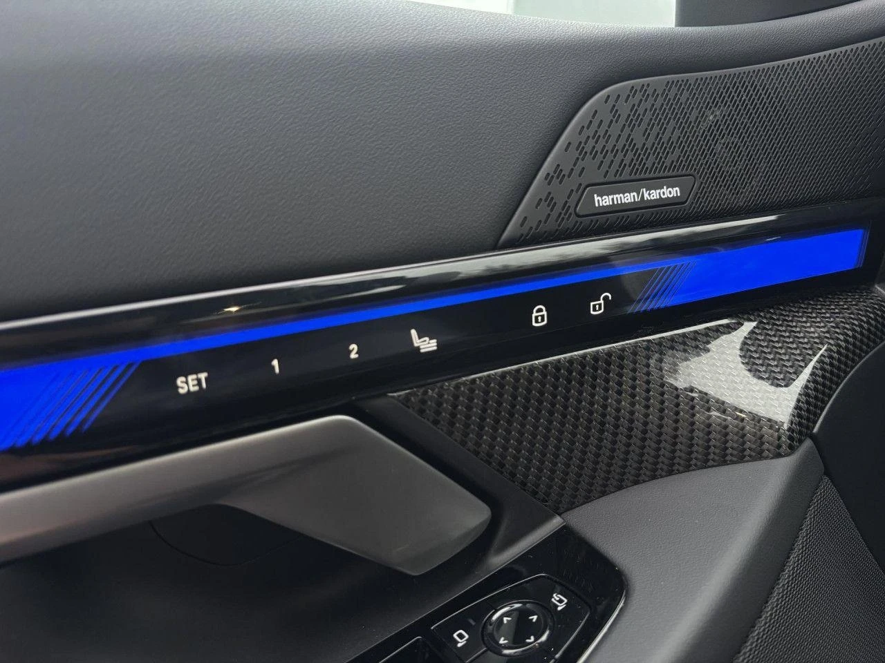 BMW 520 d/xDrive/M-SPORT/HEAD UP/H&K/360/ - изображение 7