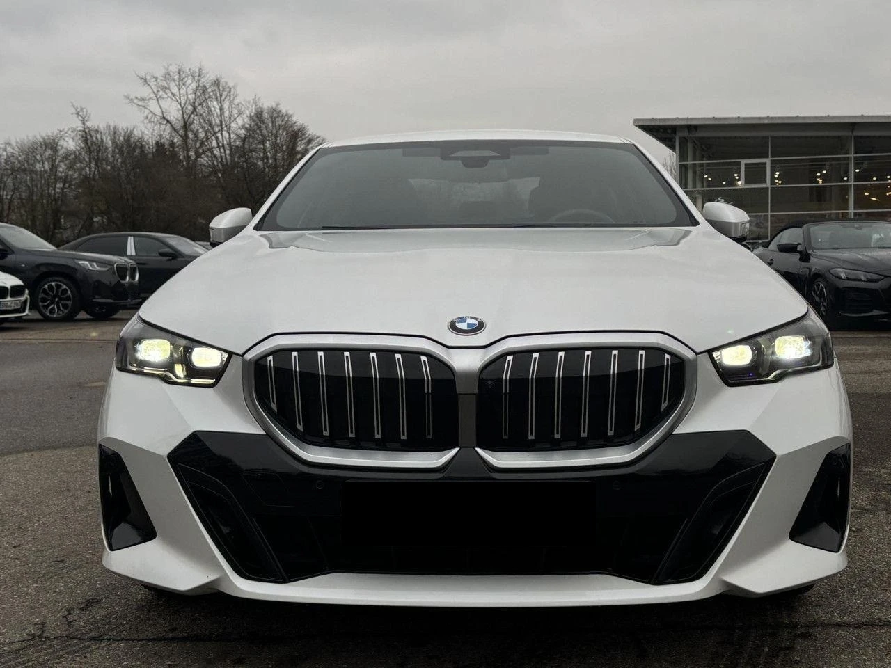 BMW 520 d/xDrive/M-SPORT/HEAD UP/H&K/360/ - изображение 2