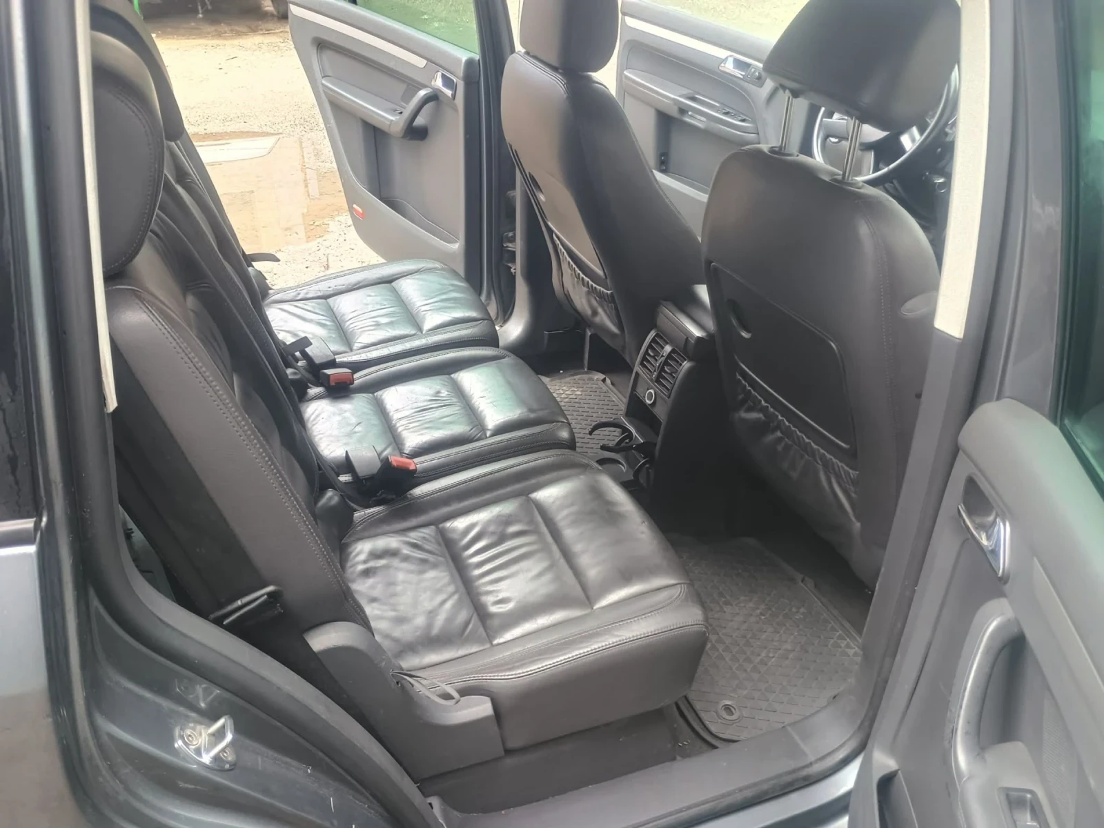 VW Touran, снимка 14 - Автомобили и джипове - 54010033