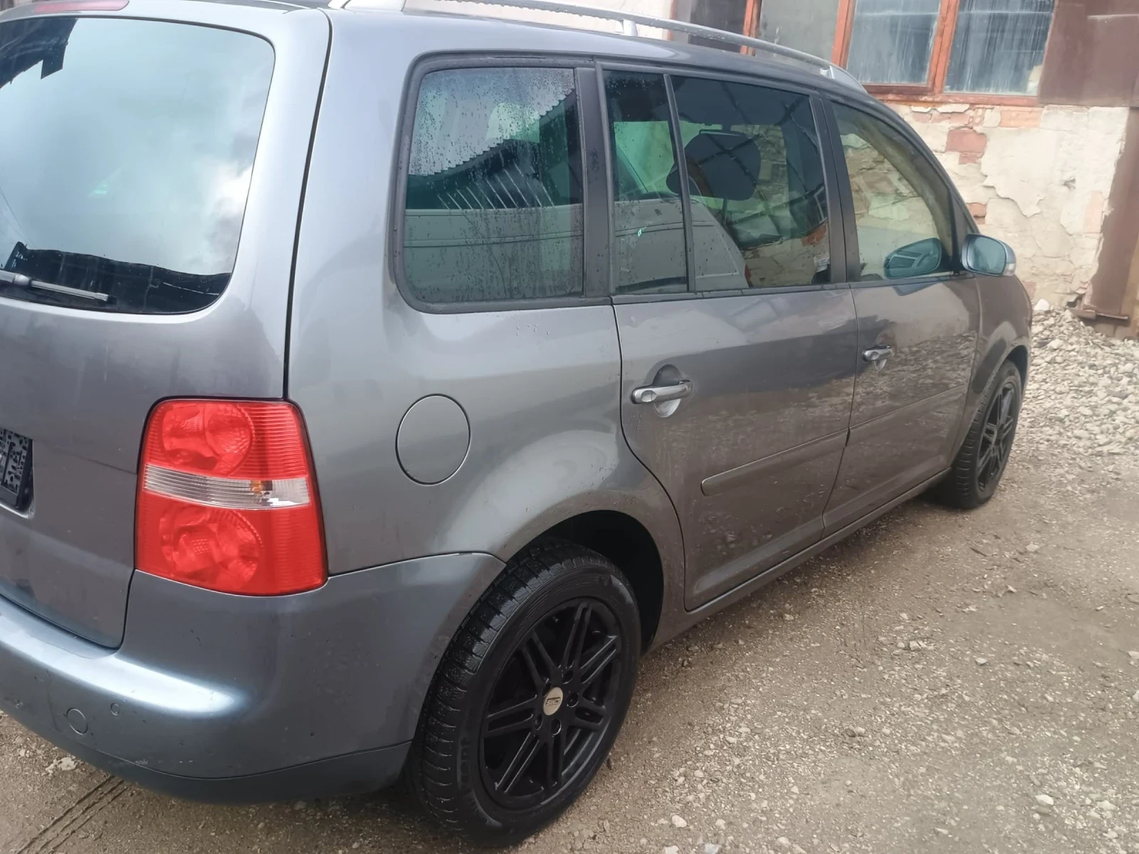 VW Touran, снимка 3 - Автомобили и джипове - 54010033