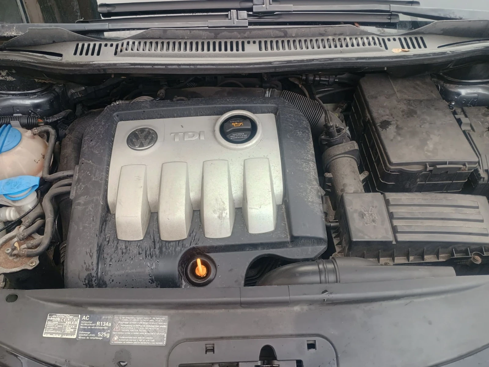 VW Touran, снимка 10 - Автомобили и джипове - 54010033