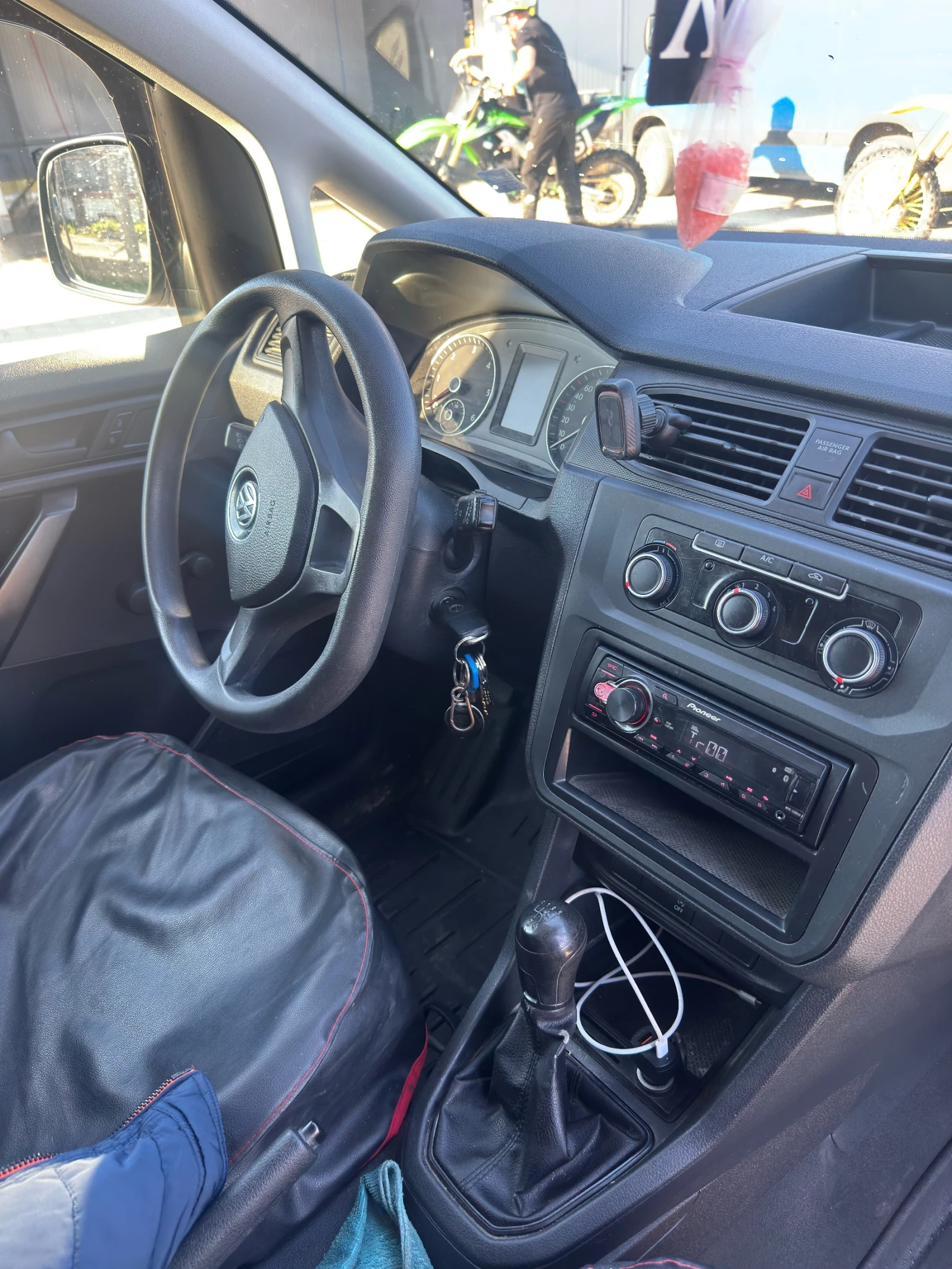 VW Caddy, снимка 3 - Автомобили и джипове - 54113115