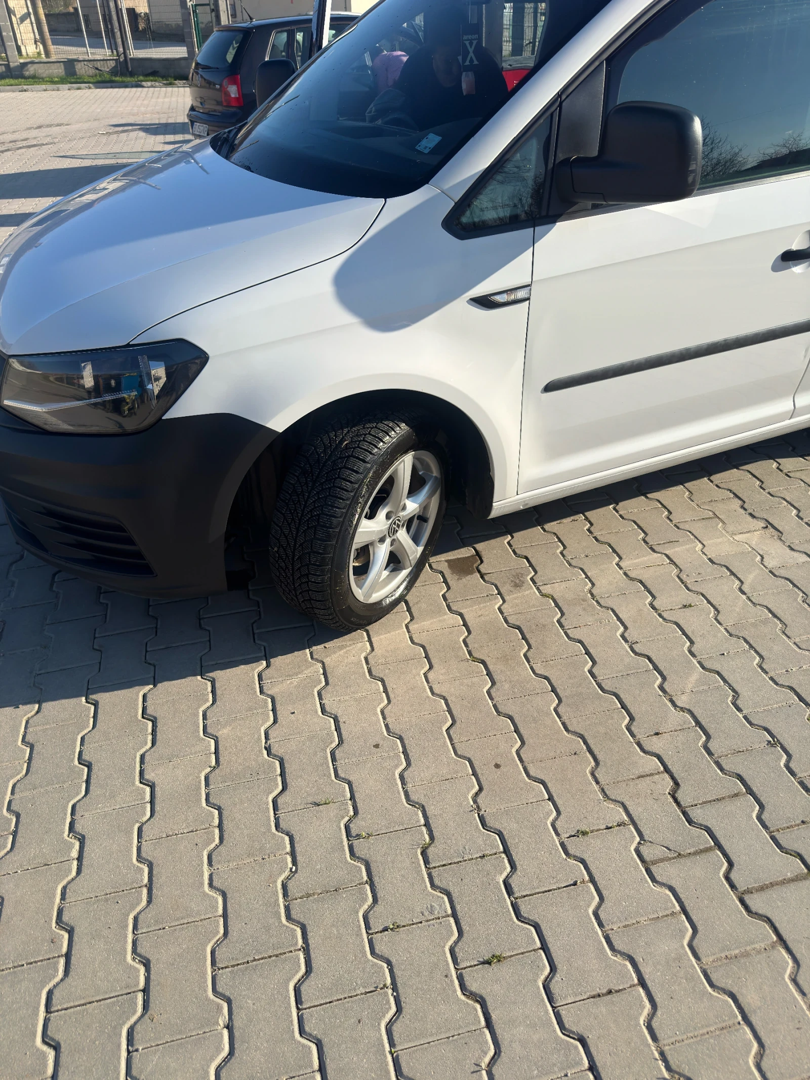 VW Caddy, снимка 5 - Автомобили и джипове - 54113115
