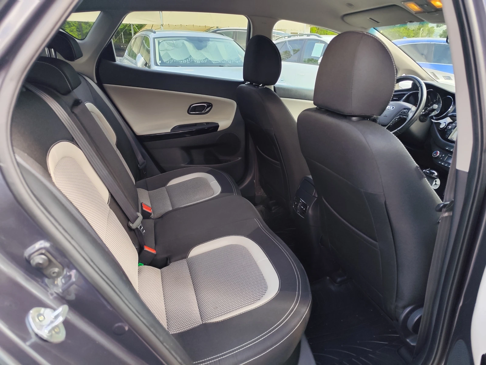 Kia Ceed 1.6CRDi* АВТОМАТИК* EURO6B* LED* NAVI* , снимка 11 - Автомобили и джипове - 54627316