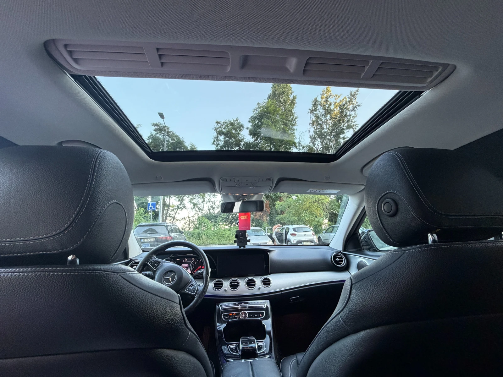 Mercedes-Benz E 220 W213, снимка 11 - Автомобили и джипове - 55503027