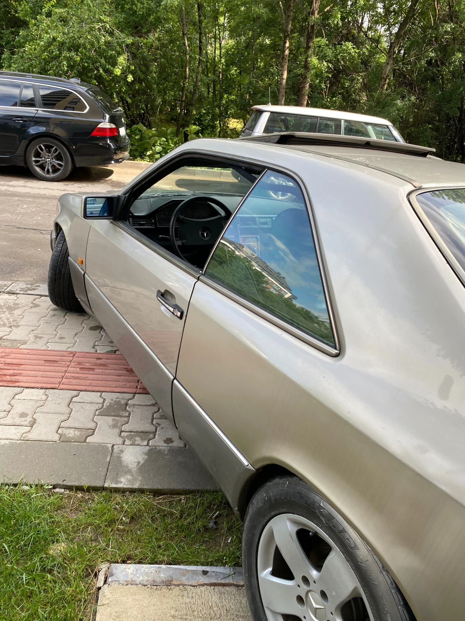 Mercedes-Benz 124 2.3, снимка 3 - Автомобили и джипове - 55947716