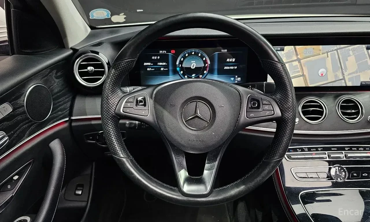 Mercedes-Benz E 300, снимка 8 - Автомобили и джипове - 56727079