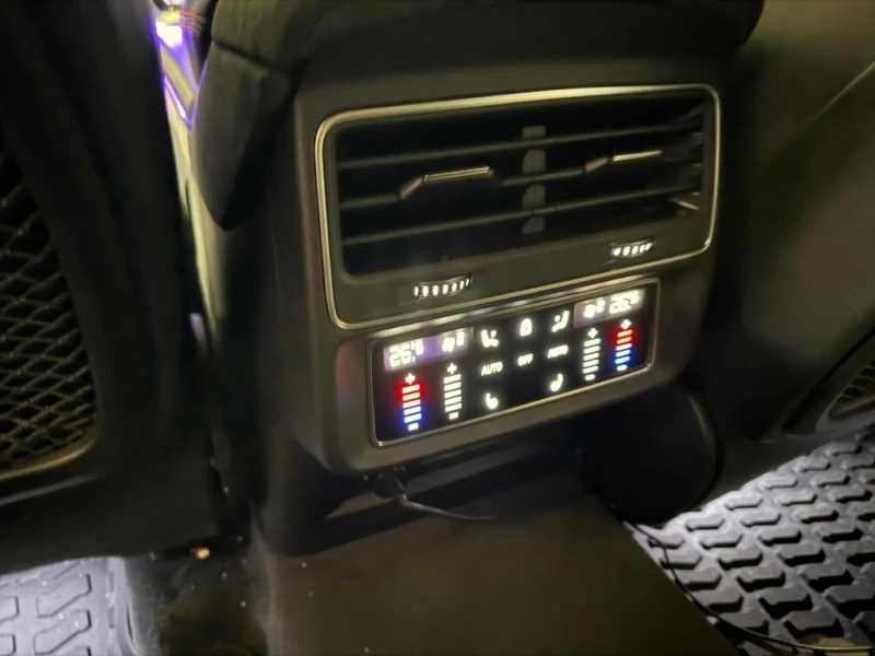 Audi RSQ8 * 4.0 TFSI quattro * CARFAX * БЕЗ ПЪРВОНАЧАЛНА ВНО, снимка 13 - Автомобили и джипове - 53091711