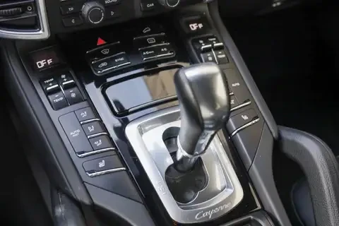 Porsche Cayenne 3.0 DIESEL * * CARFAX * * АВТО КРЕДИТ * * , снимка 11 - Автомобили и джипове - 53000794