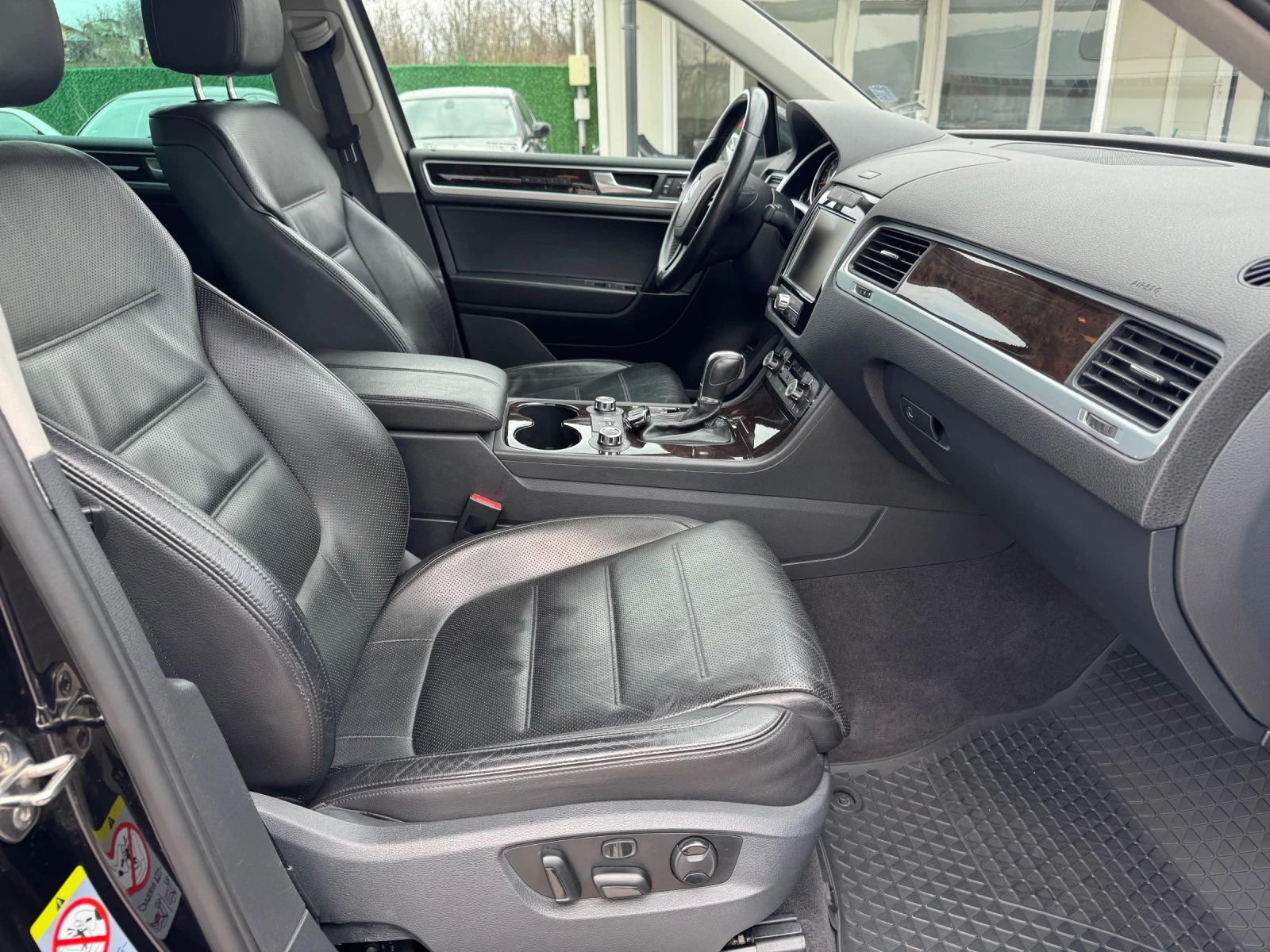 VW Touareg 4.2 TDI , снимка 9 - Автомобили и джипове - 53977914