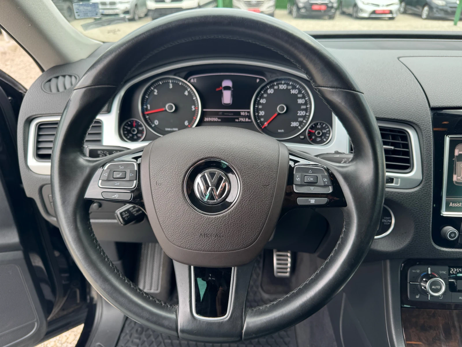 VW Touareg 4.2 TDI , снимка 13 - Автомобили и джипове - 53977914