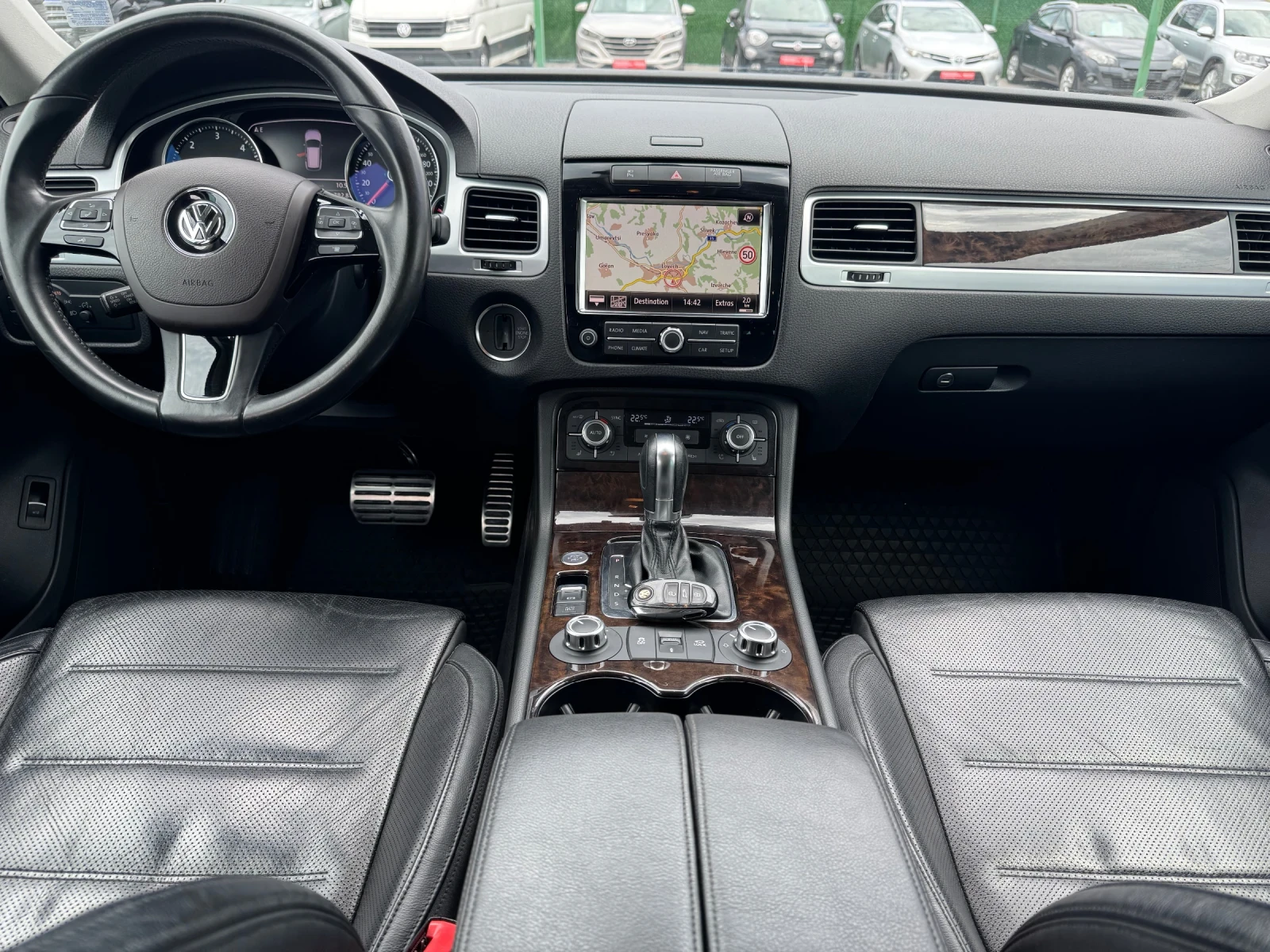 VW Touareg 4.2 TDI , снимка 11 - Автомобили и джипове - 53977914