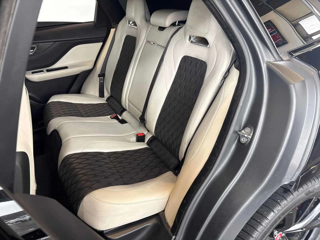 Jaguar F-PACE SVR  CARFAX, снимка 13 - Автомобили и джипове - 54000263