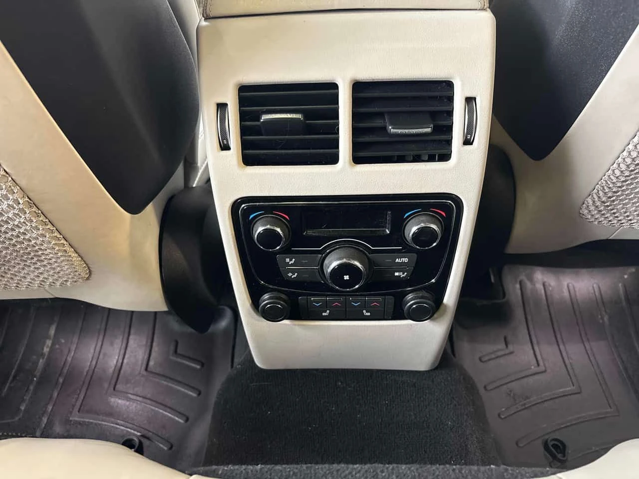 Jaguar F-PACE SVR  CARFAX, снимка 14 - Автомобили и джипове - 54000263