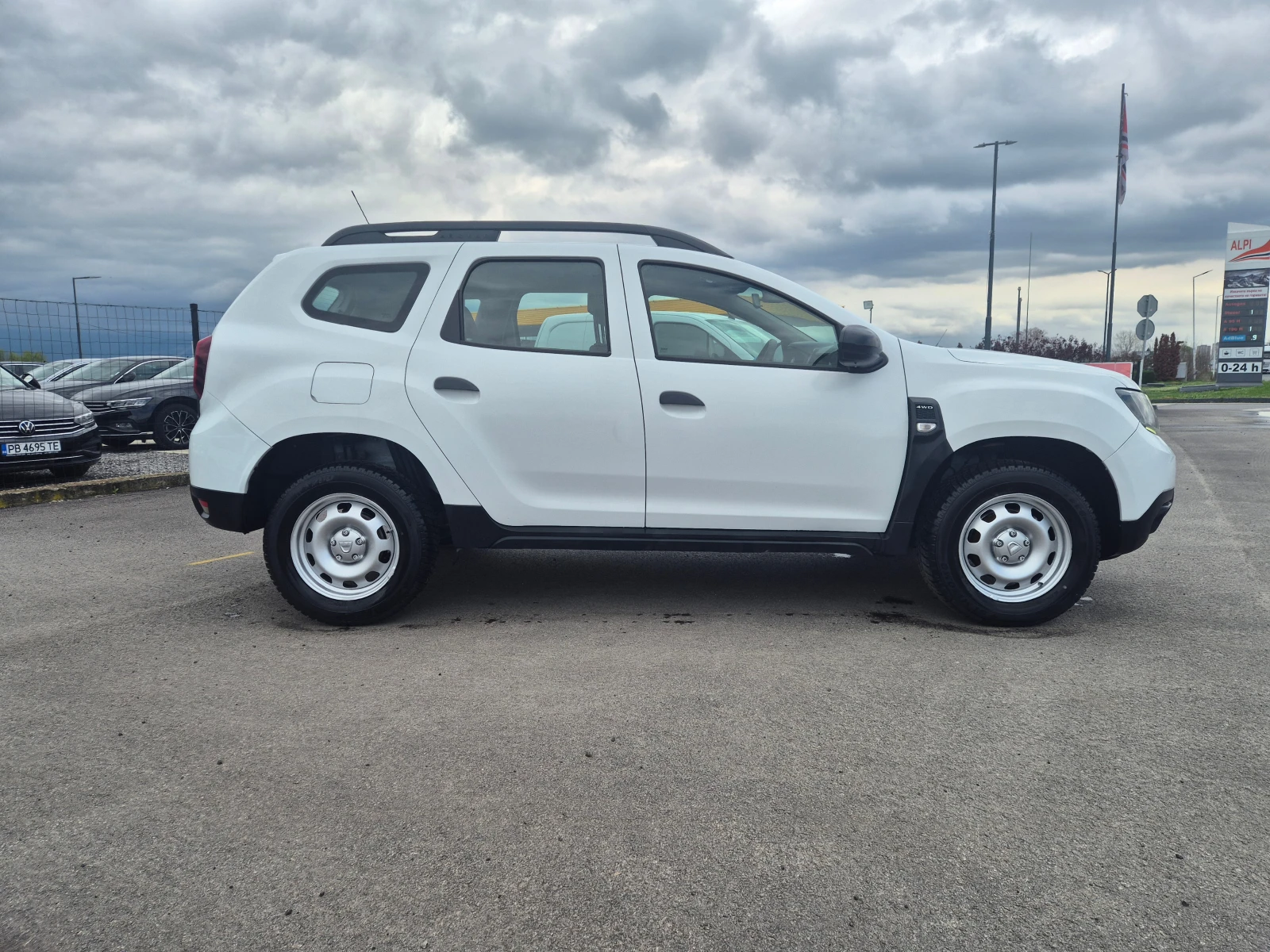 Dacia Duster N 1 4x4 1.5 M/T, снимка 6 - Автомобили и джипове - 54006365