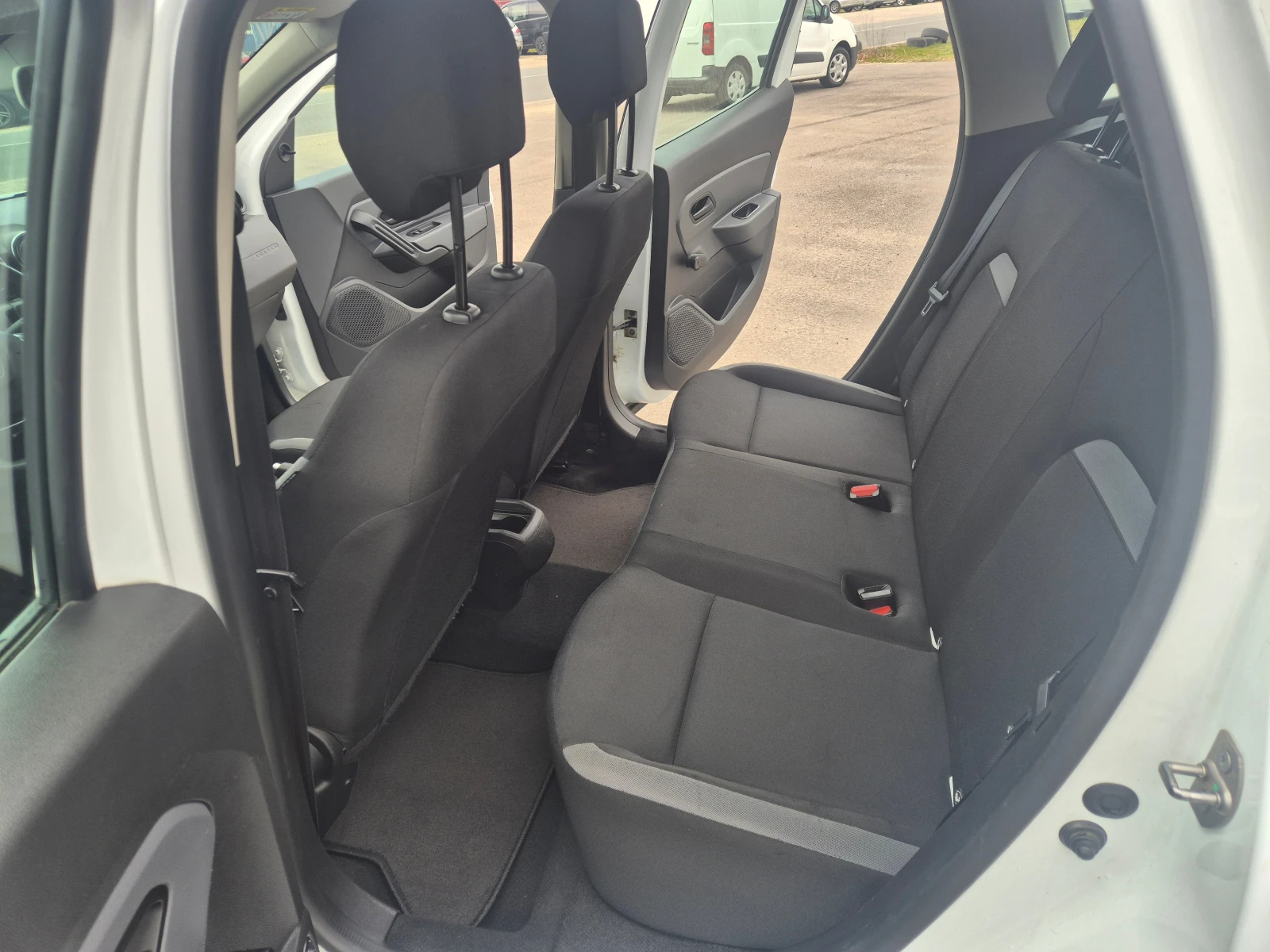 Dacia Duster N 1 4x4 1.5 M/T, снимка 11 - Автомобили и джипове - 54006365