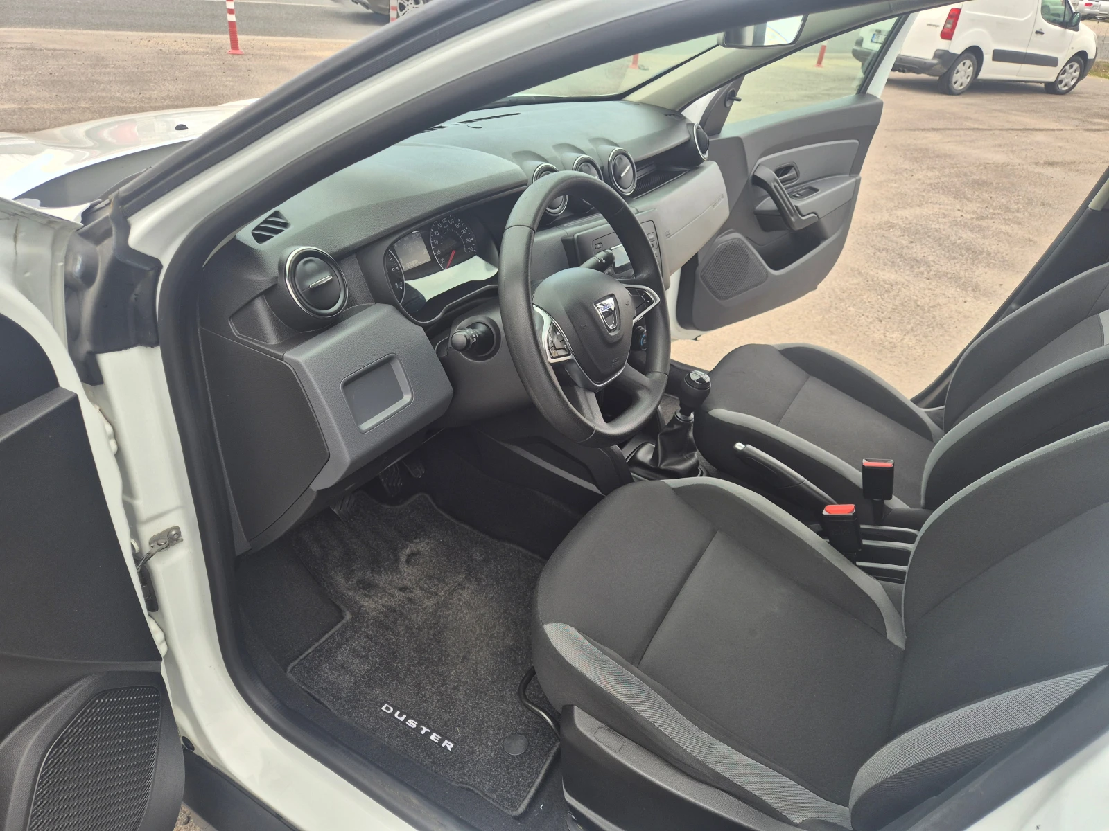 Dacia Duster N 1 4x4 1.5 M/T, снимка 12 - Автомобили и джипове - 54006365