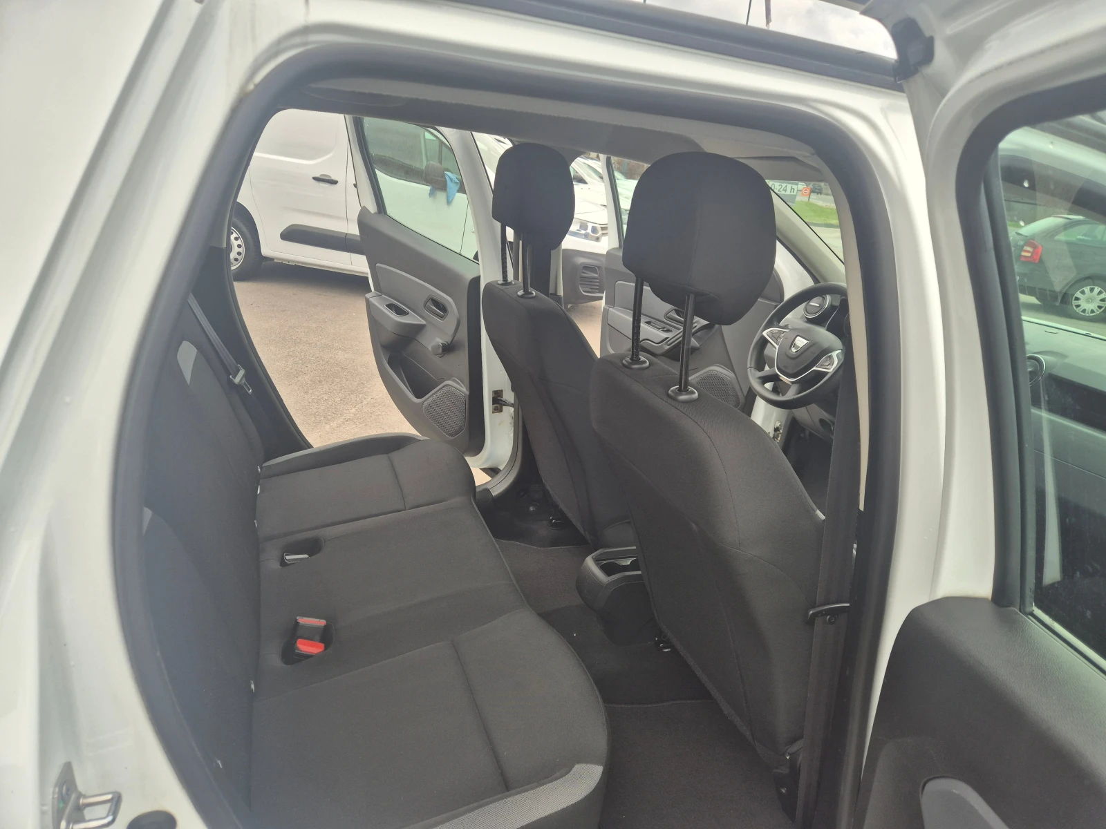 Dacia Duster N 1 4x4 1.5 M/T, снимка 10 - Автомобили и джипове - 54006365