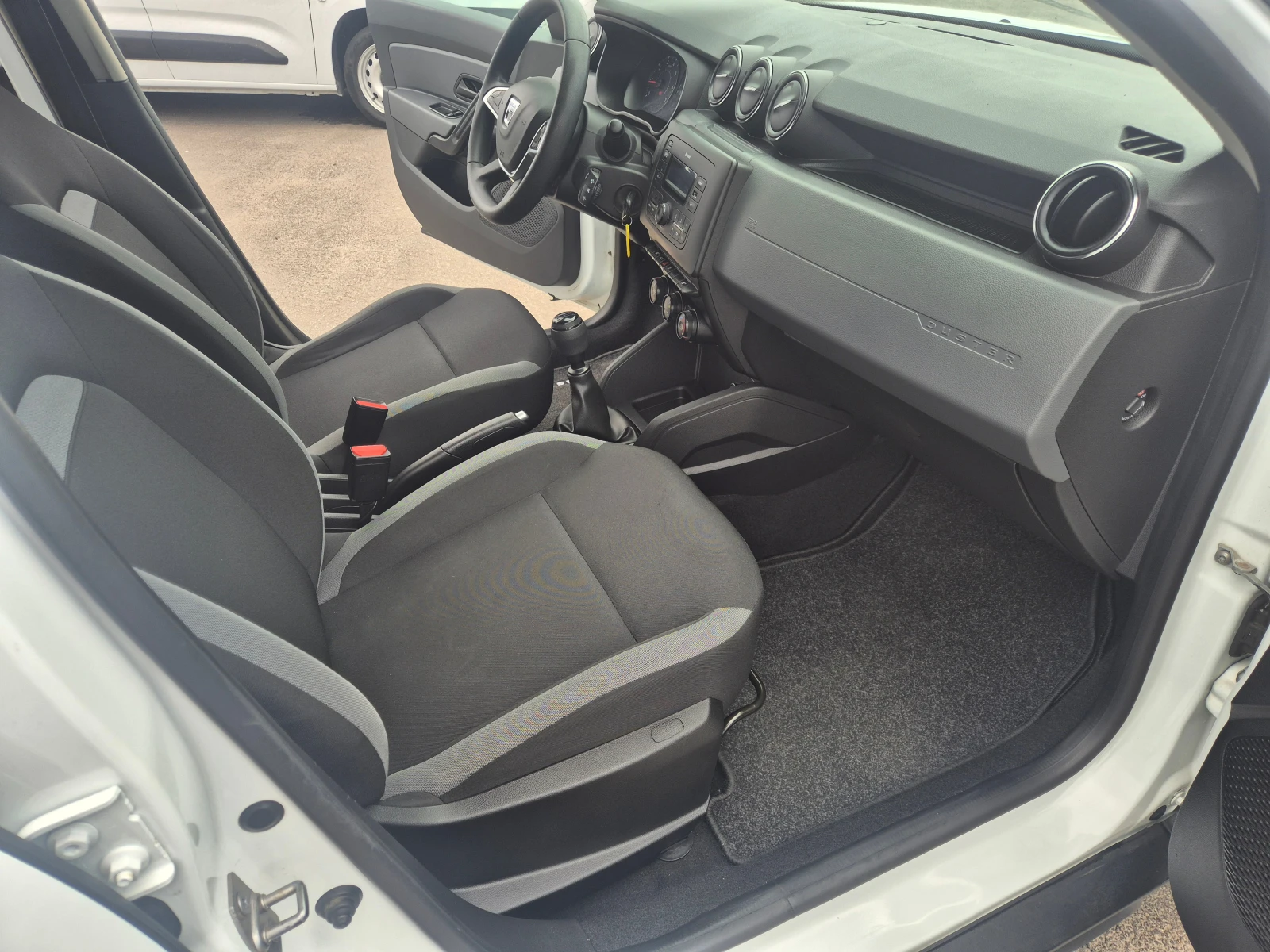 Dacia Duster N 1 4x4 1.5 M/T, снимка 9 - Автомобили и джипове - 54006365