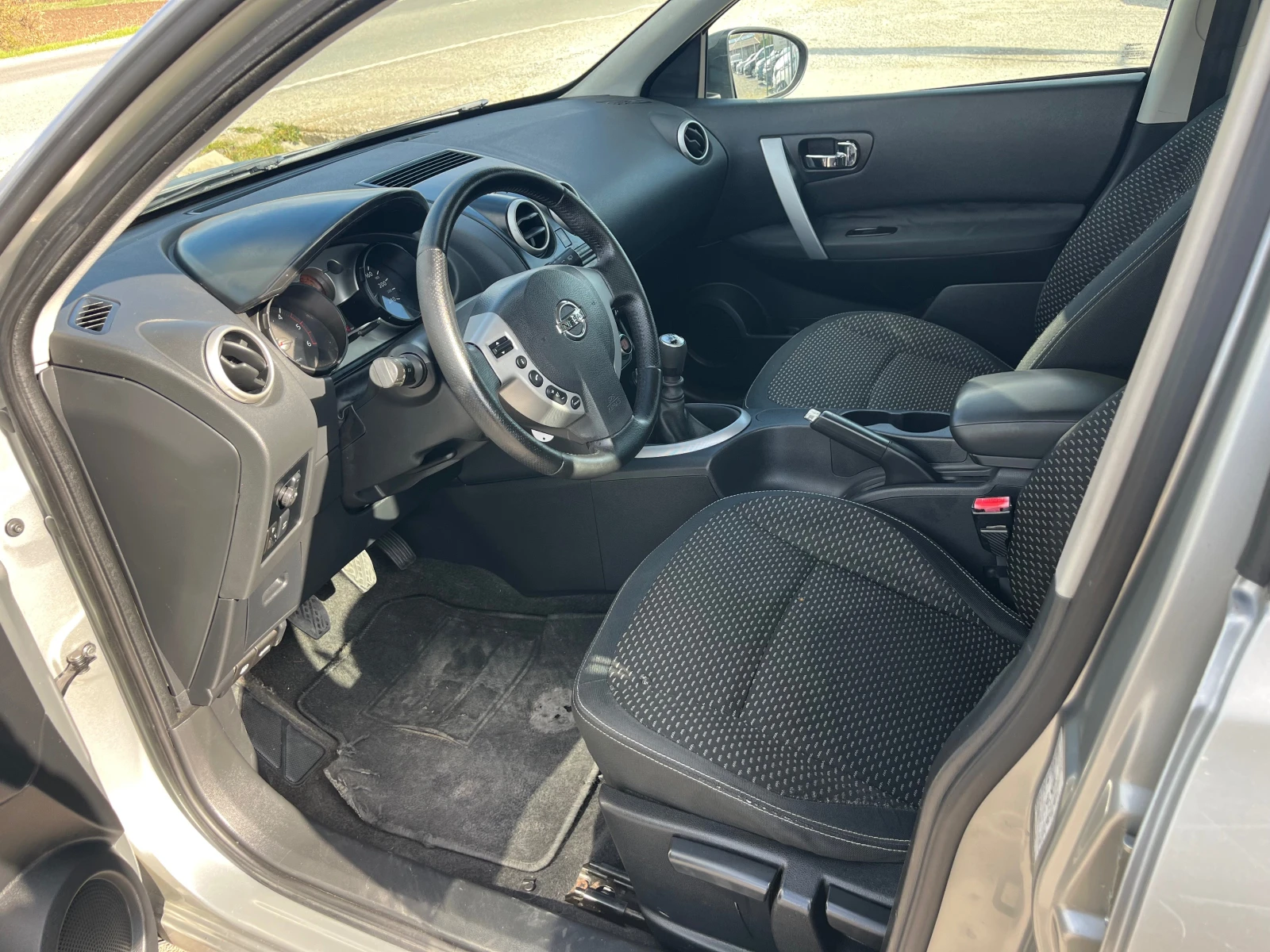 Nissan Qashqai 1.5 DCI, снимка 9 - Автомобили и джипове - 54151500