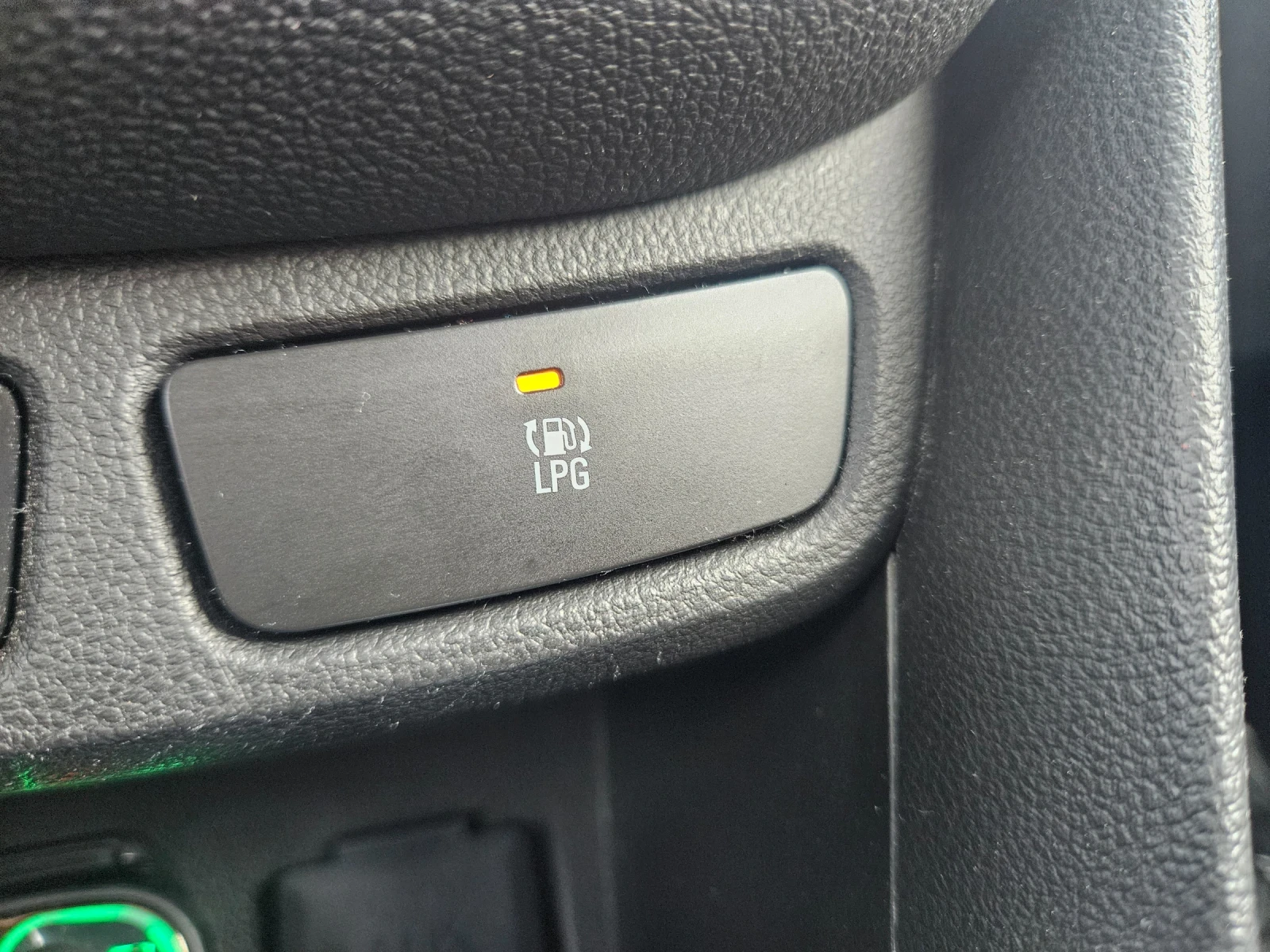 Opel Mokka 1.4/ГАЗ/ТУРБО/ТОП, снимка 13 - Автомобили и джипове - 54802744