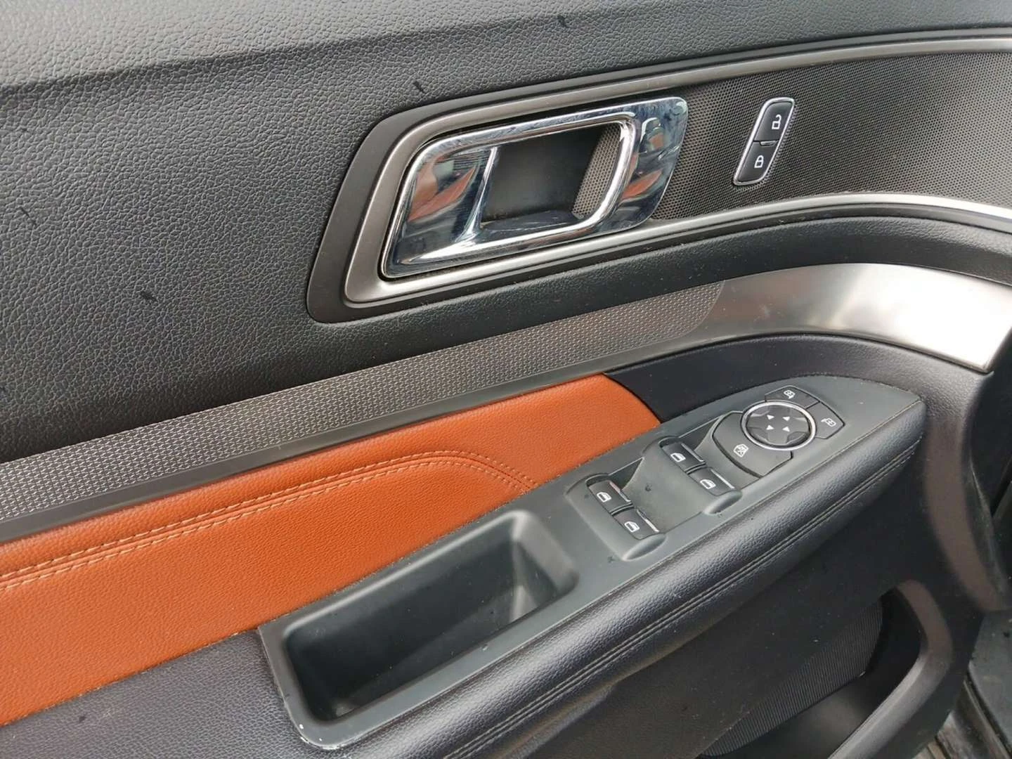 Ford Explorer, снимка 12 - Автомобили и джипове - 56020110