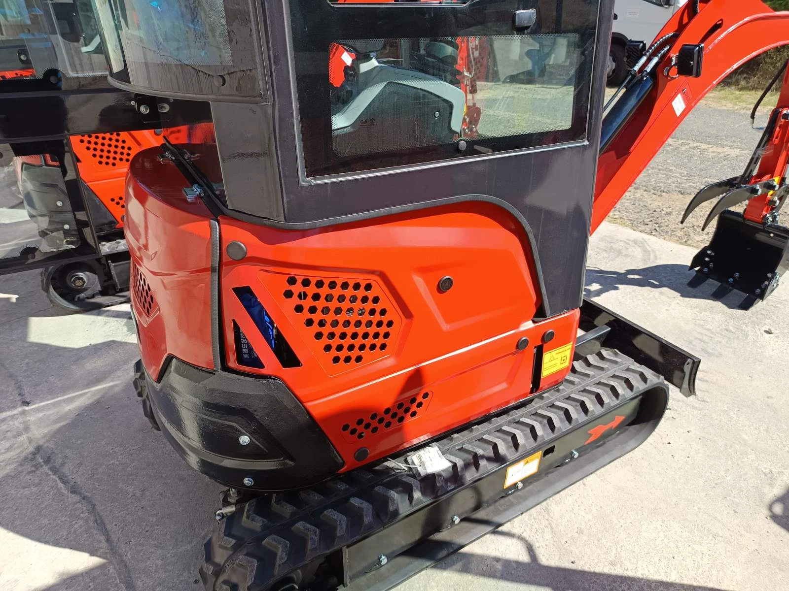 Багер Kobelco 2 ton ЧИСТО НОВ - изображение 3