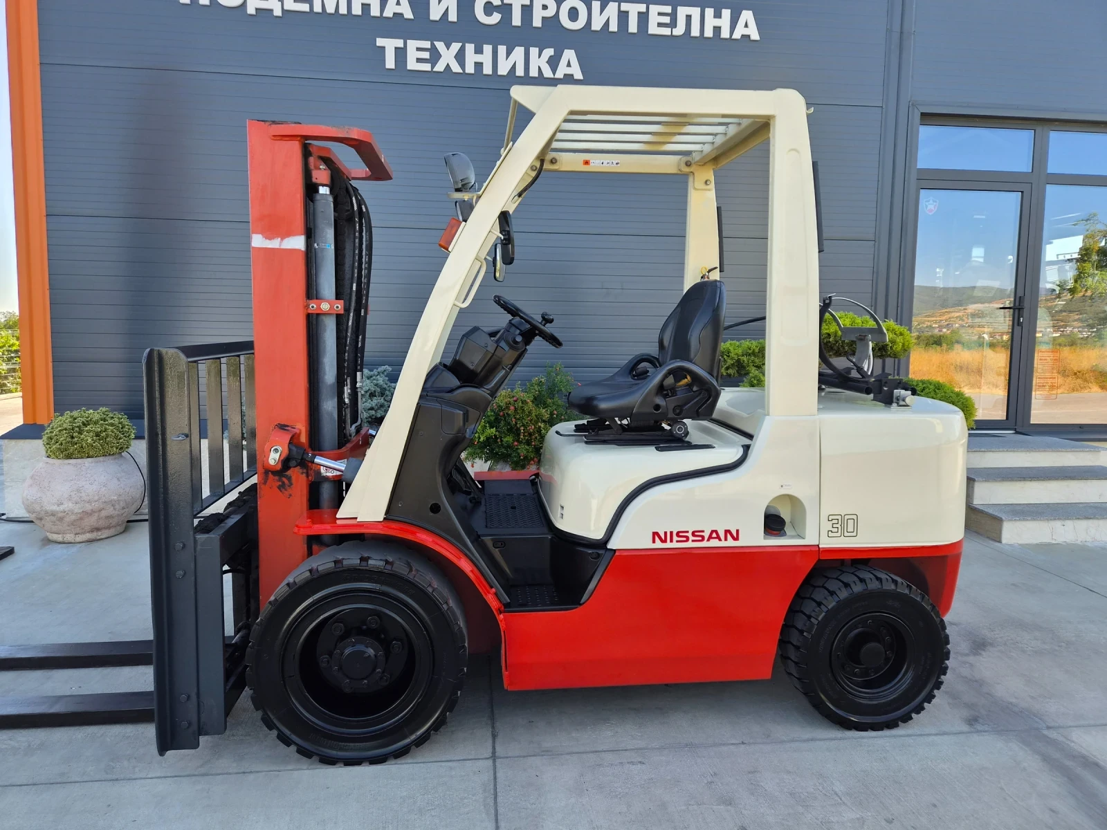 Мотокар Nissan 3 тона / ИЗРАВНИТЕЛ + ПОЗИЦИОНЕР / ГАЗ, снимка 2 - Индустриална техника - 55958144