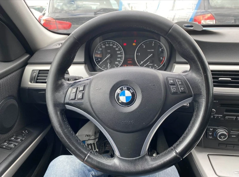 BMW 320  D Фейслифт, снимка 10 - Автомобили и джипове - 44935082