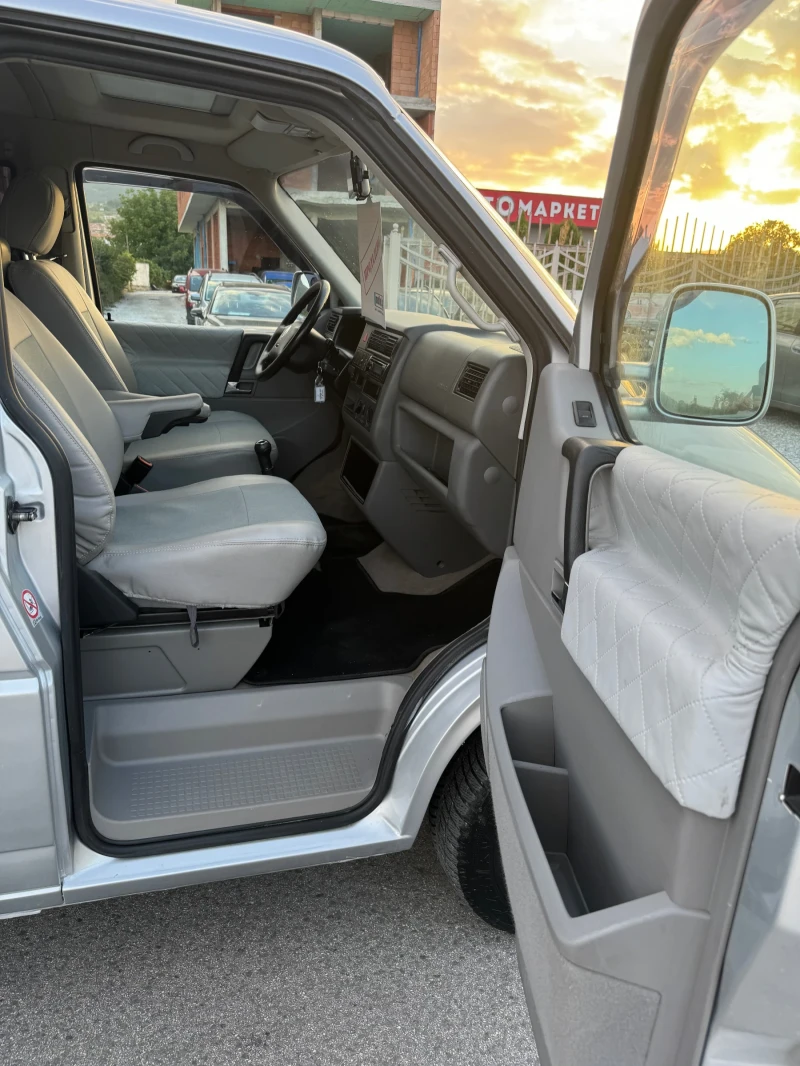 VW Multivan 2.5, снимка 10 - Автомобили и джипове - 48499062