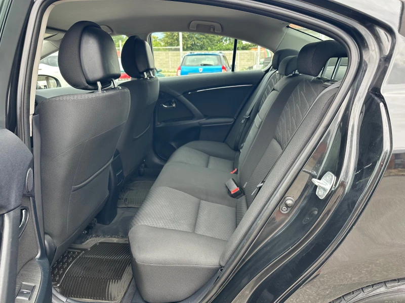 Toyota Avensis 2.2D Keyless, снимка 14 - Автомобили и джипове - 51206917