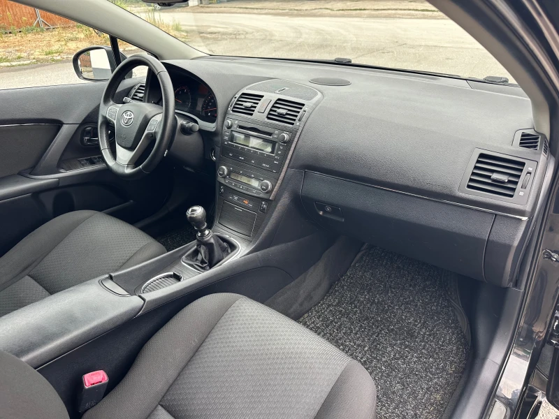 Toyota Avensis 2.2D Keyless, снимка 13 - Автомобили и джипове - 51206917