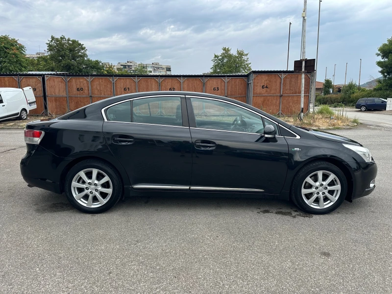 Toyota Avensis 2.2D Keyless, снимка 8 - Автомобили и джипове - 51206917