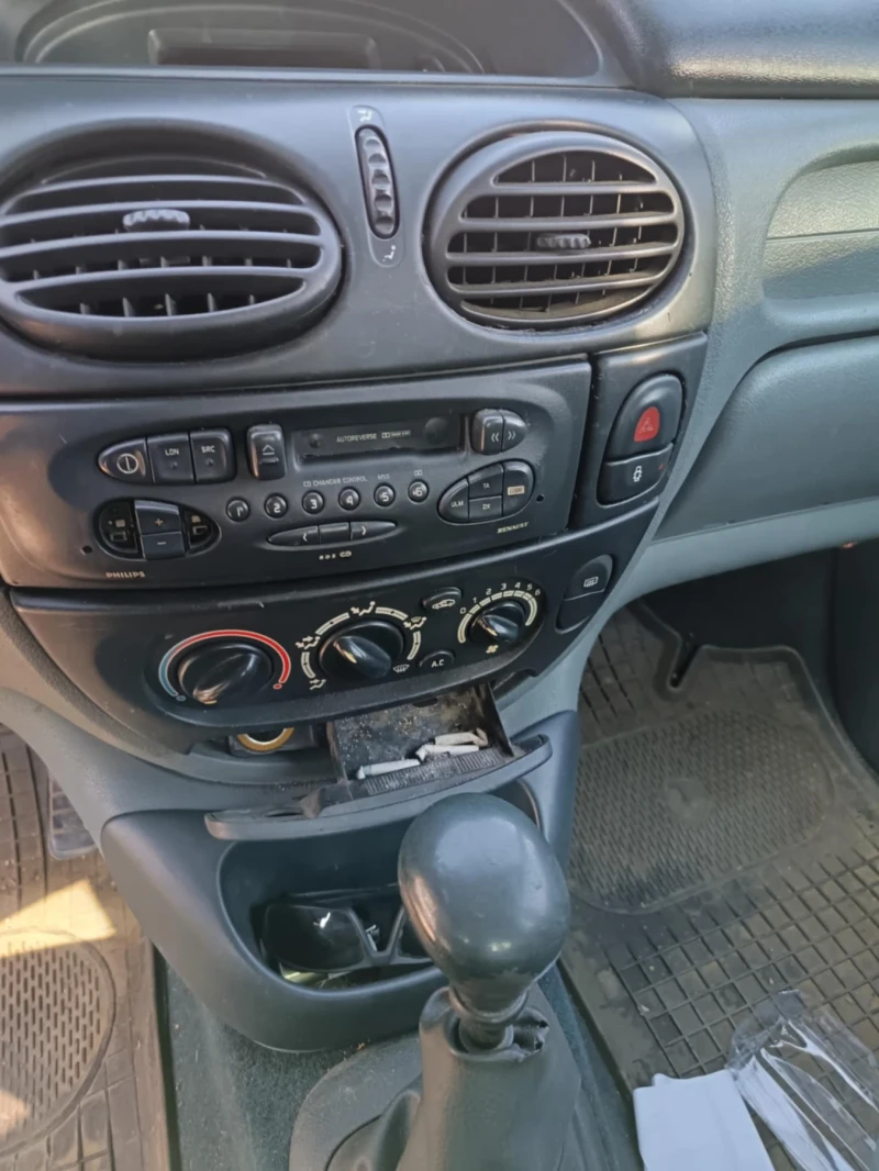 Renault Scenic, снимка 8 - Автомобили и джипове - 52974615