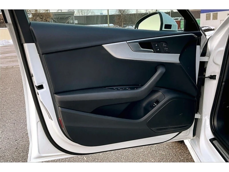 Audi A4 * Progressiv | Navigation | Heated Seats | Moonroo, снимка 16 - Автомобили и джипове - 53286653