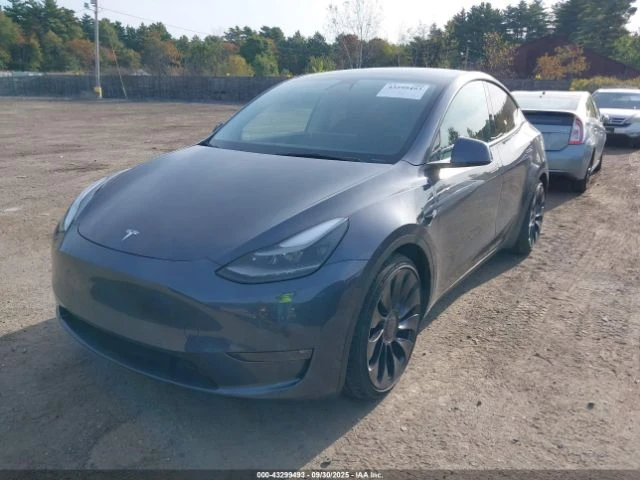 Tesla Model Y PERFORMANCE DUAL MOTOR