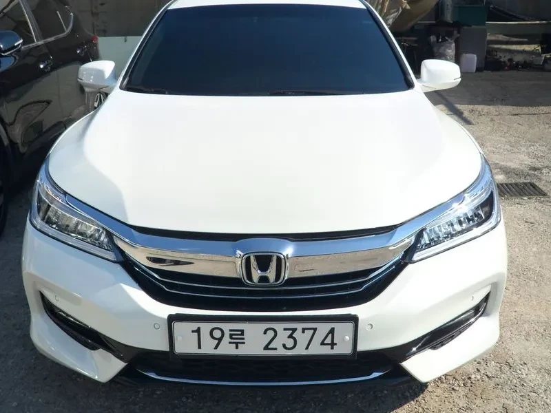Honda Accord 2.0 Hybrid 9Th Generation, снимка 2 - Автомобили и джипове - 55900989