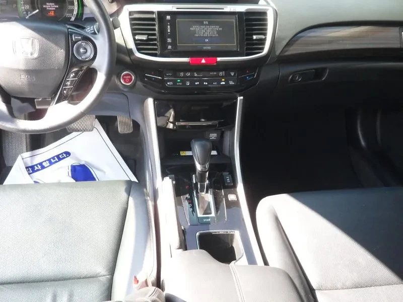 Honda Accord 2.0 Hybrid 9Th Generation, снимка 9 - Автомобили и джипове - 55900989