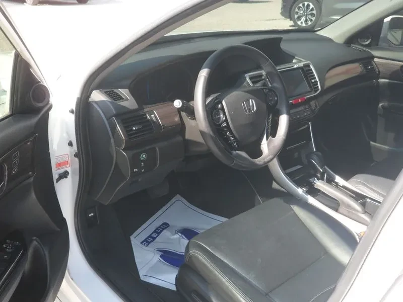 Honda Accord 2.0 Hybrid 9Th Generation, снимка 7 - Автомобили и джипове - 55900989