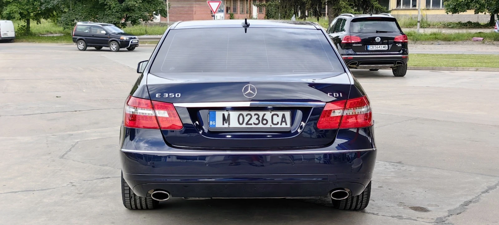 Mercedes-Benz E 350 3.0D 231К.С* АВТОМАТИК* ПЕРФЕКТНА - изображение 4