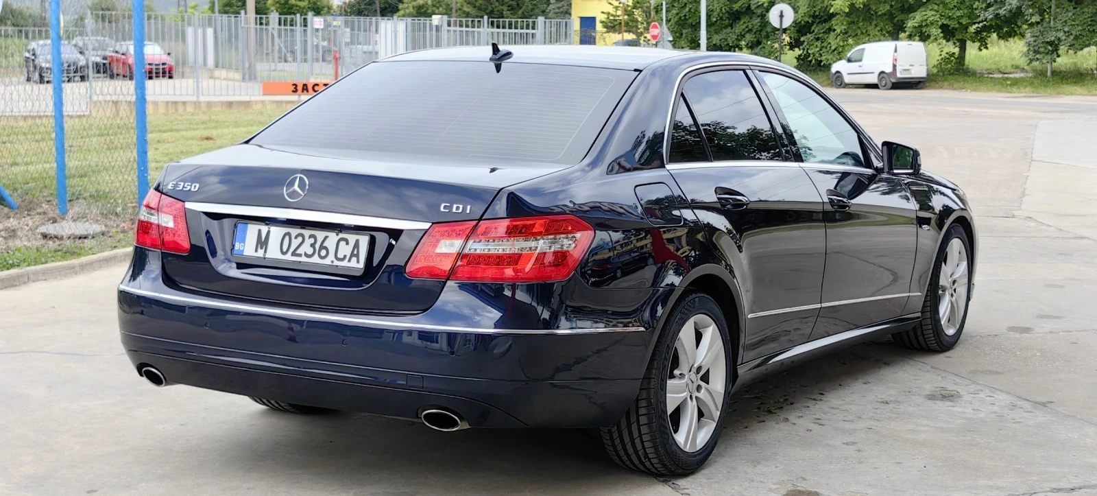 Mercedes-Benz E 350 3.0D 231К.С* АВТОМАТИК* ПЕРФЕКТНА - изображение 5