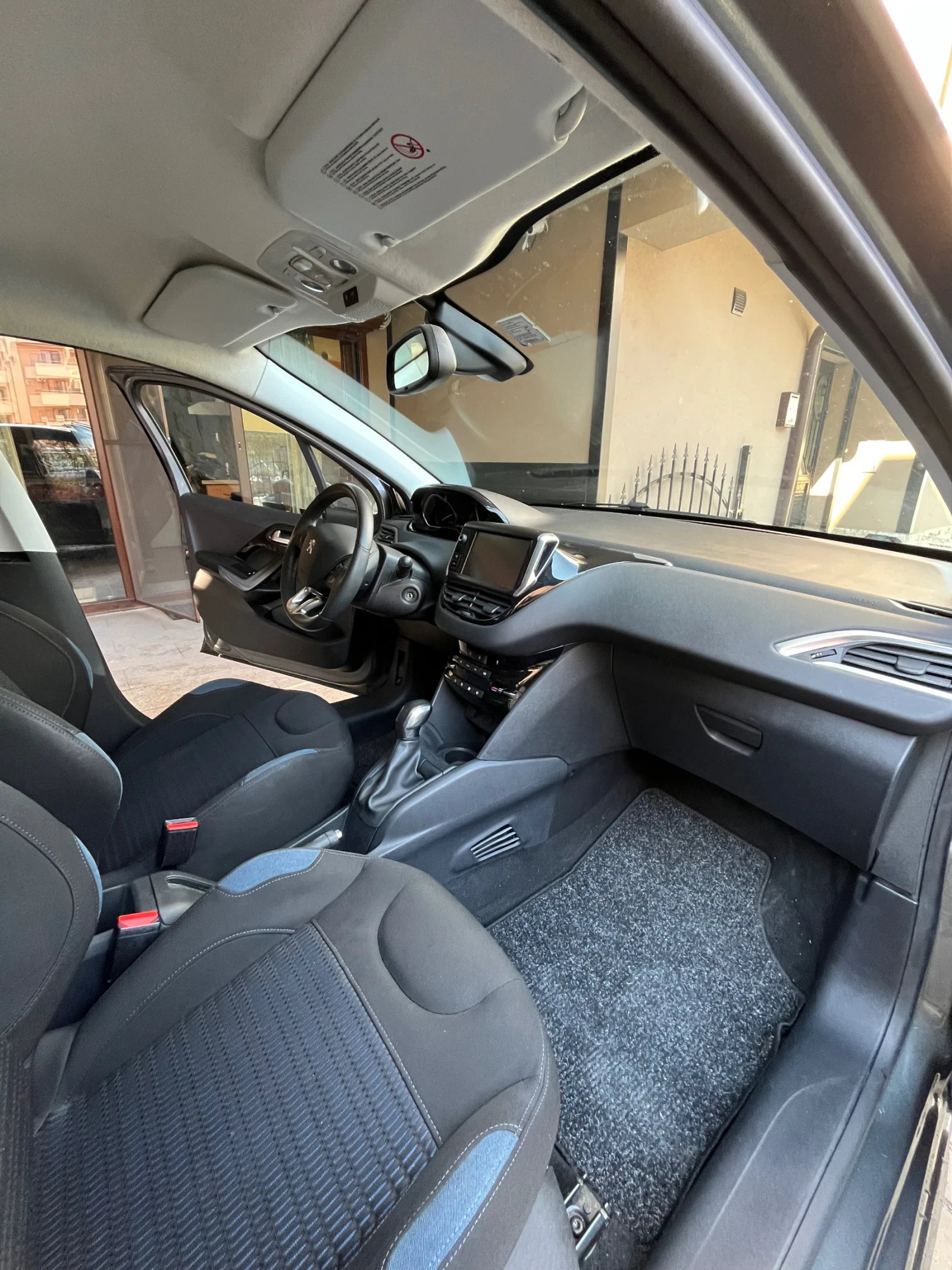 Peugeot 208  - изображение 7