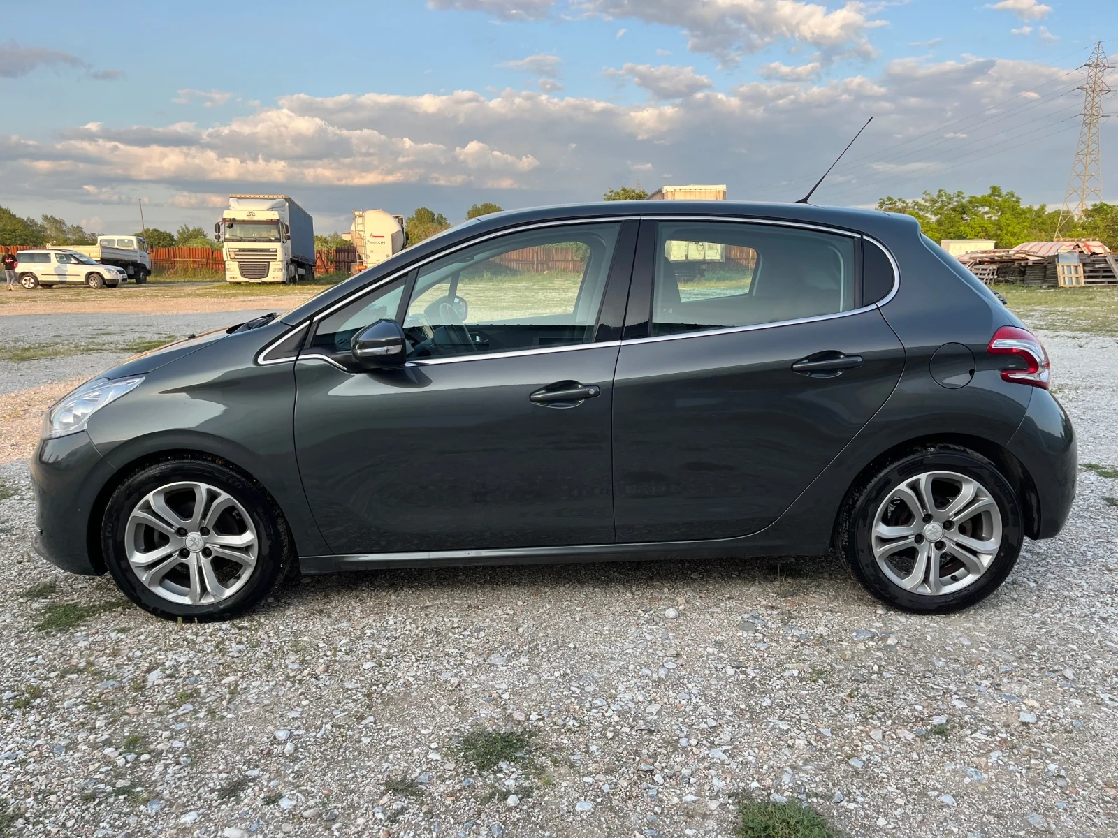 Peugeot 208  - изображение 4