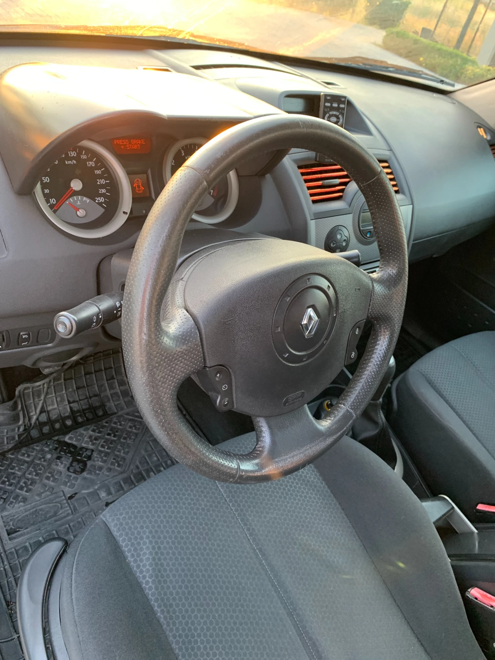 Renault Megane  - изображение 10