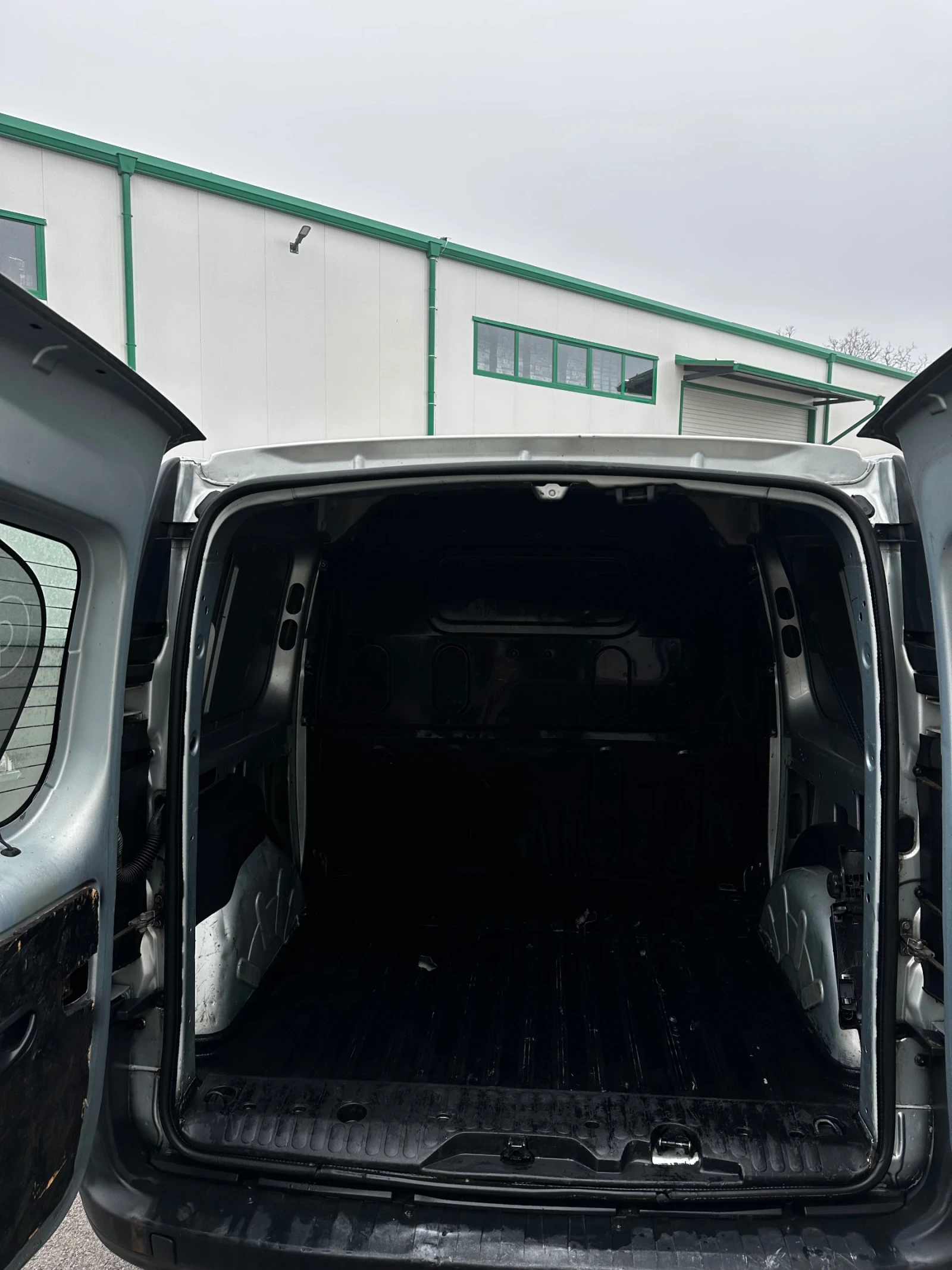 Renault Kangoo Compact 1.5 dci 75к.с  2012г - изображение 9