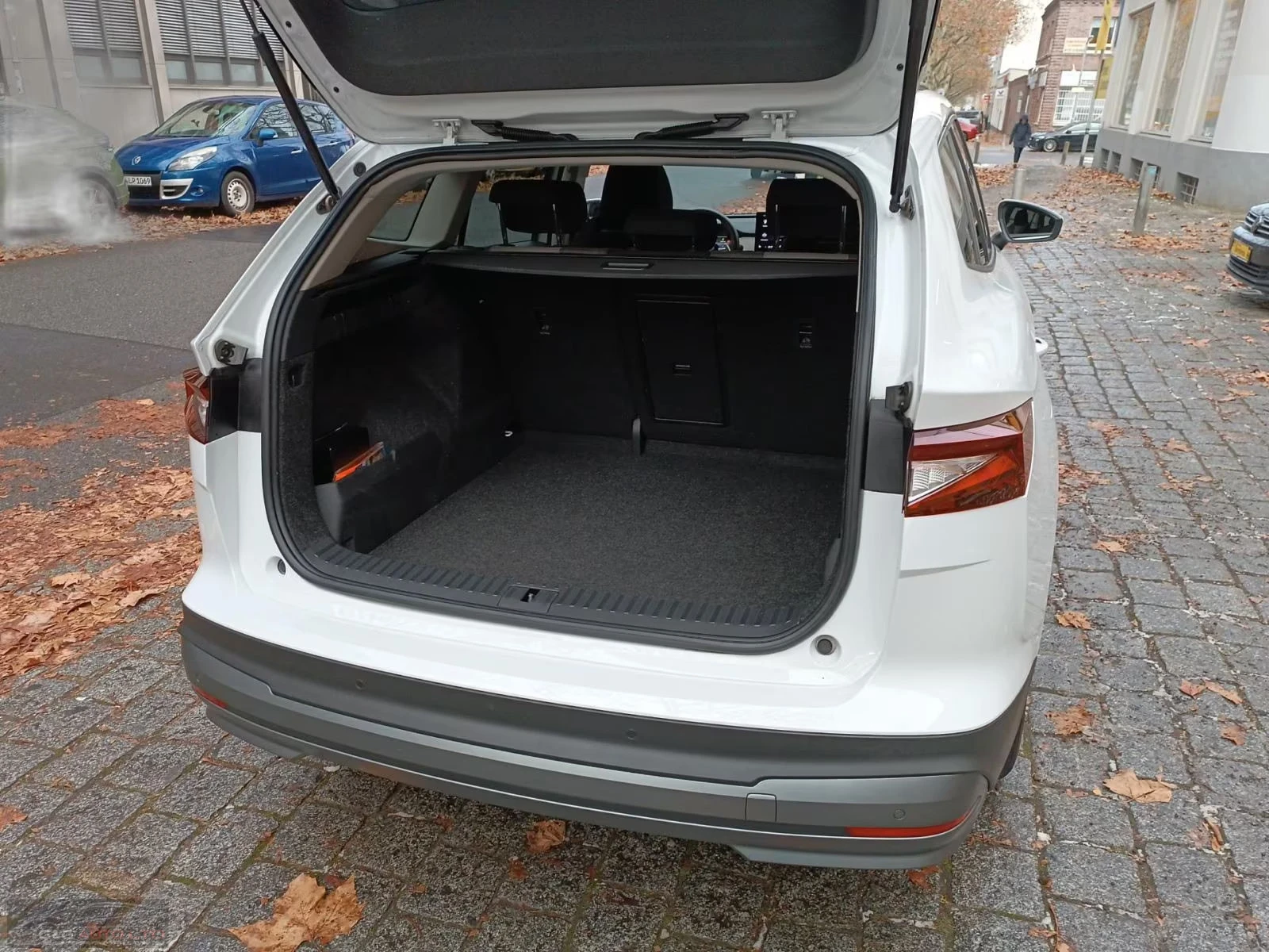 Skoda Enyaq iV60/179HP/PANO/CAM/NAVI/LED/CPLAY/359q, снимка 5 - Автомобили и джипове - 54737296