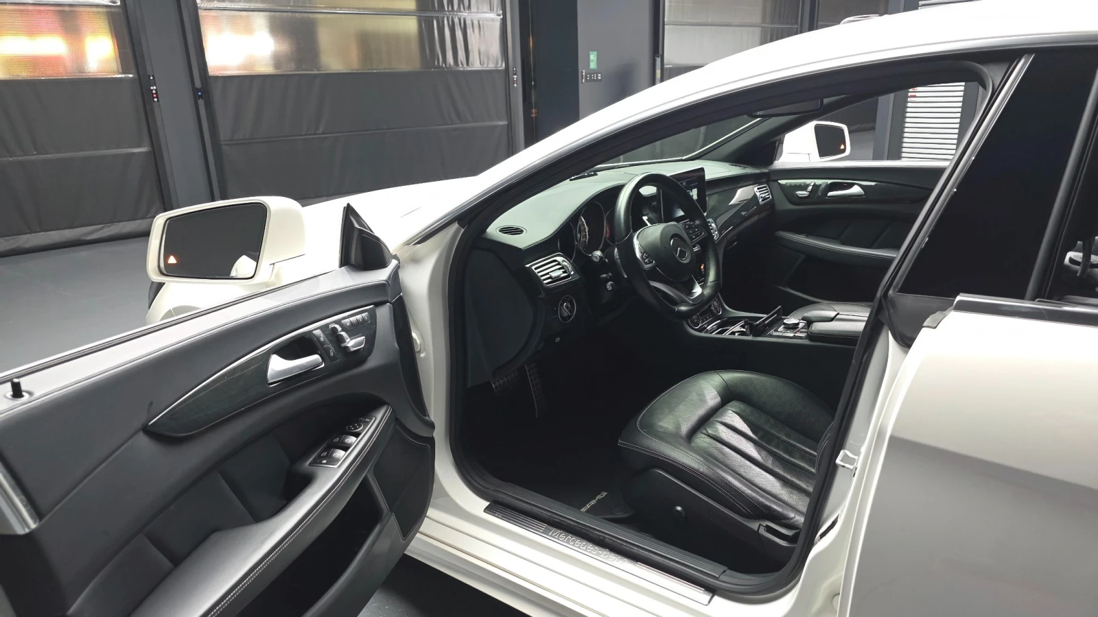 Mercedes-Benz CLS 400 3.0 V6 Biturbo, снимка 8 - Автомобили и джипове - 55134820