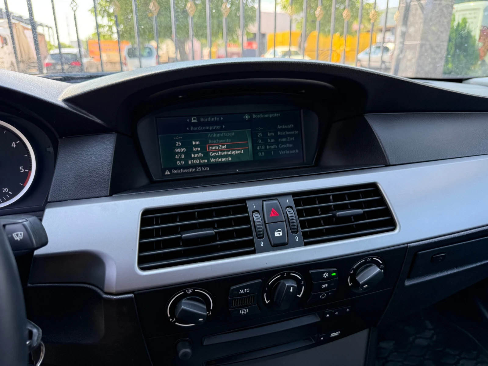 BMW 525 Pano/Navi/Xenon, снимка 15 - Автомобили и джипове - 55453306