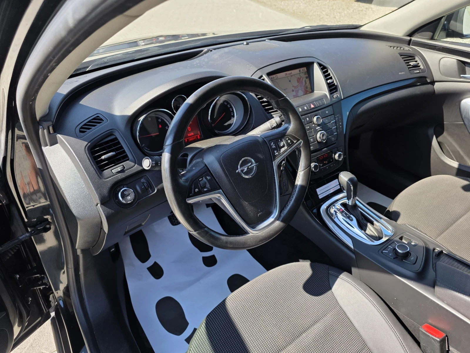 Opel Insignia 2.0CDTi COSMO 4x4 Navi Лизинг, снимка 9 - Автомобили и джипове - 55456106